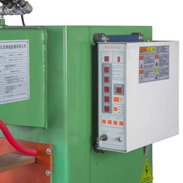 Маленький пневматический сварщик с точки мощностью 25 кВт для изготовления проволоки и рождественских украшений