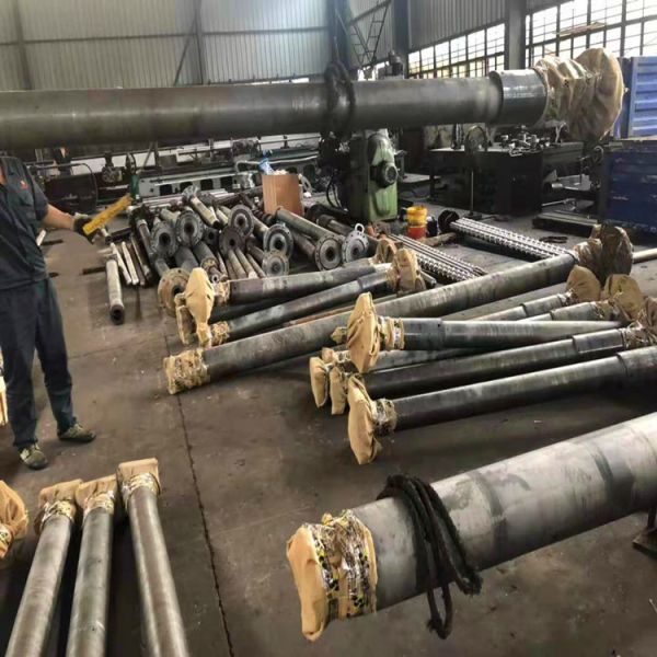 Plastic granulator screw and barrel