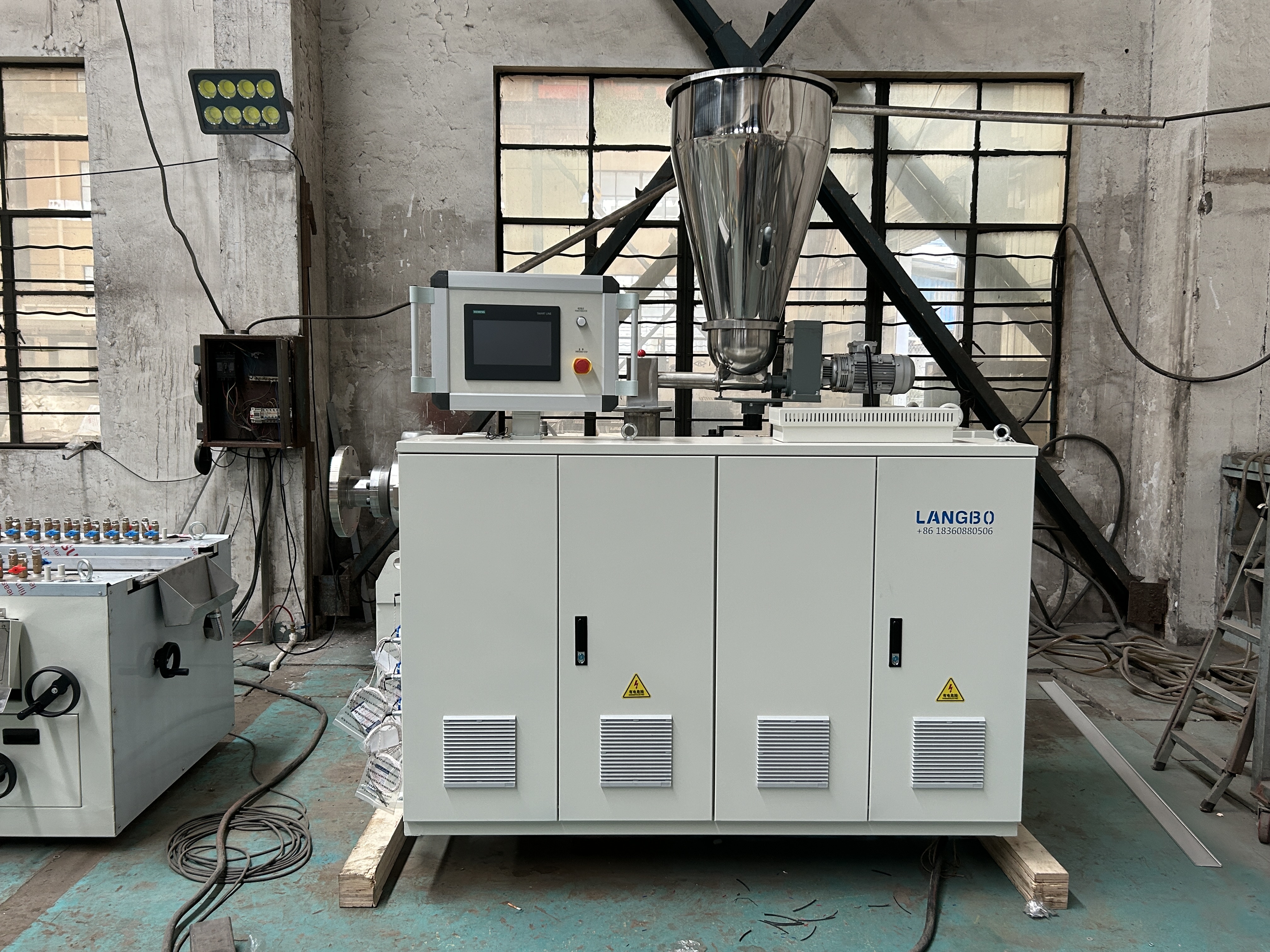 Langbo Plant PVC surface-mount skirting board with PVC laminating and pulverizing machine