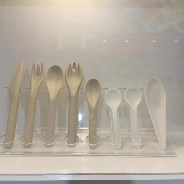 Machine de fabrication de récipients alimentaires en papier lourd