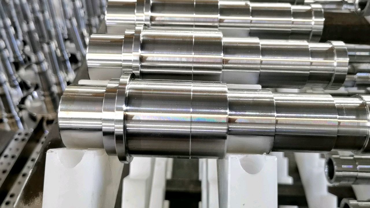 Изготовленные на заказ 4 5 части усмирителя CNC стальных валов точности оси поворачивая
