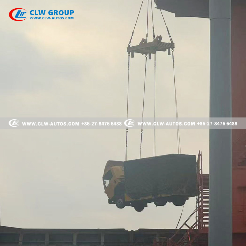 Sinotruk HOWO 4x2 LED Billboard Truck with Triple-Side P4/P5 LED Screens, Hydraulic Liftable Screens, and Foldable Stage