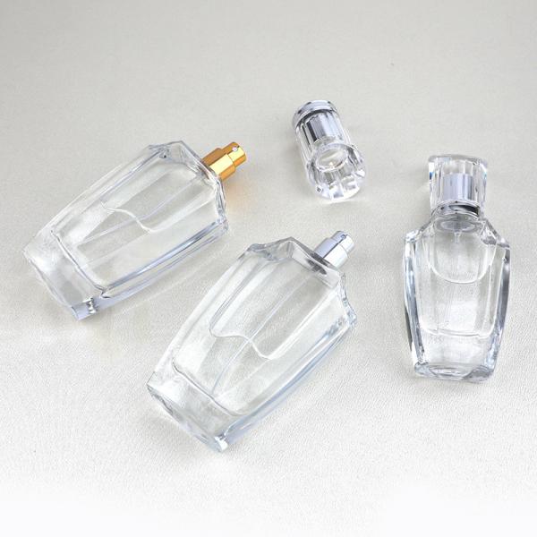 Manufacturer Wholesale Popular Spray Bottle 30ML50ml Cosmetics Sub Packaging Bottle Transparent Glass Perfume Bottle