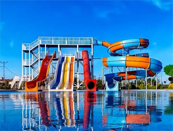 Parque aquático de diversões para crianças ao ar livre Piscinas de natação