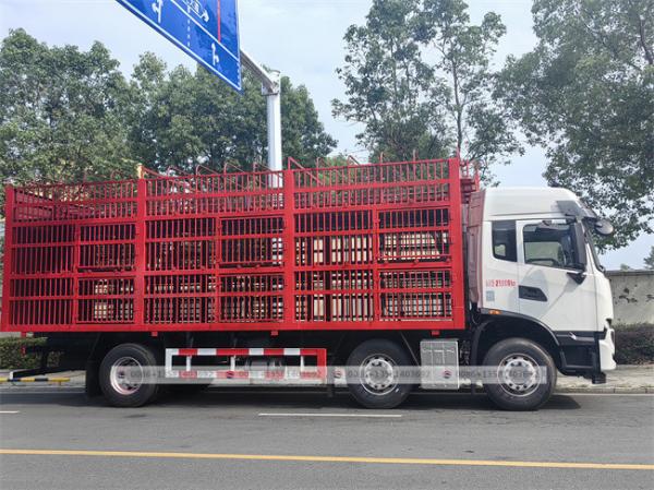 Custom Dongfeng 6x2 8x4 Lhd Rhd Constant Temperature Pig Transportation Crate Pig Transport Truck