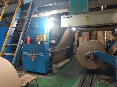 máquina ondulada usada 2200mm da cartonagem, máquina de fatura de caixa 5ply usada