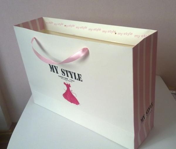 Customized Paper Gift Bags For Packaging , Retail Shopping Bags With Handles