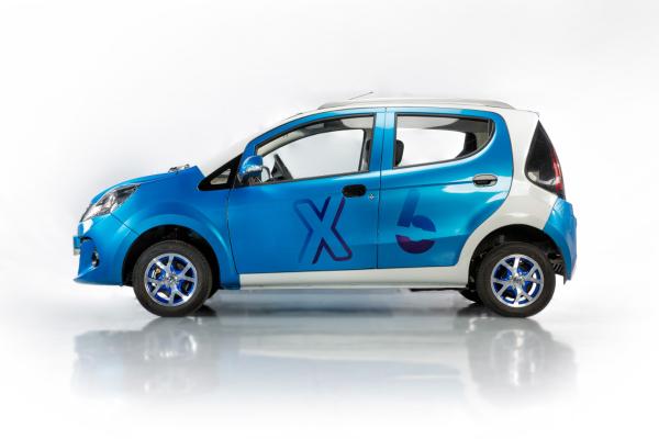 Metal Structure Two Seater Electric Car Battery Powered With Customized Body Color
