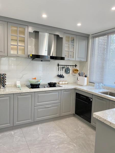 Armoires de cuisine de luxe personnalisables pour des designs uniques de maisons et d'hôtels