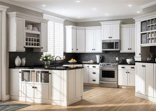 Matt MDF Wood Kitchen Cabinets Quartz / Granite Countertop Lacquer Shaker Style