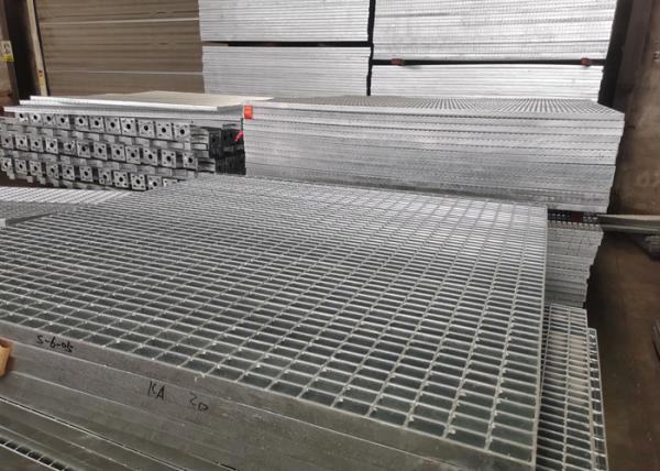 Serrated 30*100mm Hot Dip Galvanized Steel Grating High Strength