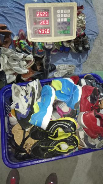 All summer sports shoes，used shoes，old shoes，second hand shoes，used bag，used cloth。