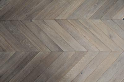 O carvalho lubrificado fumado & branco Chevron projetou o revestimento de madeira