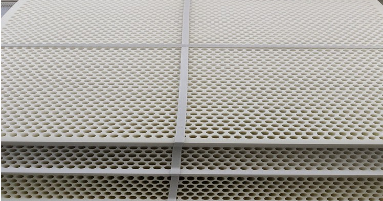 PVC пефорировал пластиковый лист сетки вокруг отверстия 1000*2000mm 1220*2440mm