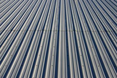 Material de telhado de alumínio leve e não combustível com excelente resistência climática para uso em estações ferroviárias