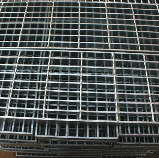 Serrated Galvanized Steel Grating with 25x5 mm Bearing Bar for Durable Walkways and Platforms
