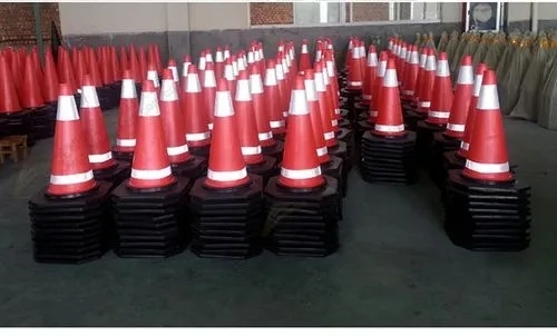 Road Cone Vulcanizing Machine with Automatic Pressure Compensation, Temperature Control, and Compact Structure for Efficient Rubber Traffic Cone Production
