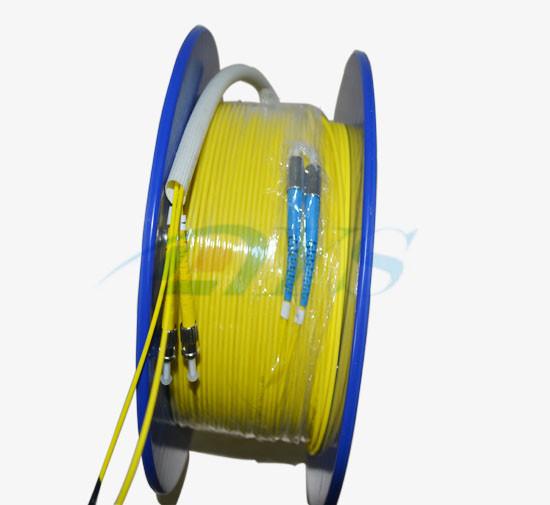 O remendo de fibra óptica Singlemode da fibra óptica do olho puxando de cabo de remendo do ST conduz