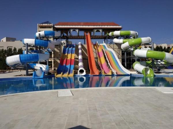 Slides de água grandes de fibra de vidro do quintal OEM para parque infantil infantil ao ar livre