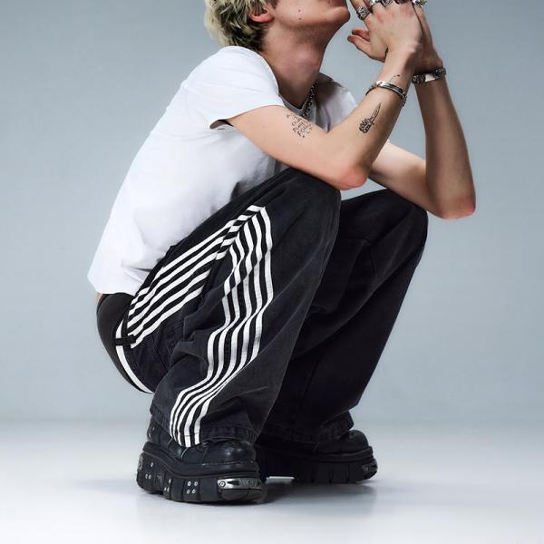 Fabricants de vêtements personnalisés de haute qualité lavage à l' acide en blanc empilé Jean Denim empilé Sweatpants jambe droite avec rayures