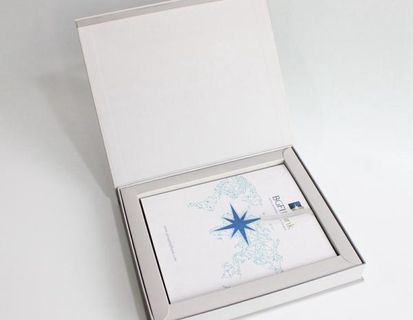 7 inch IPS Video Brochure Video In Folder with rechargeble battery and USB port