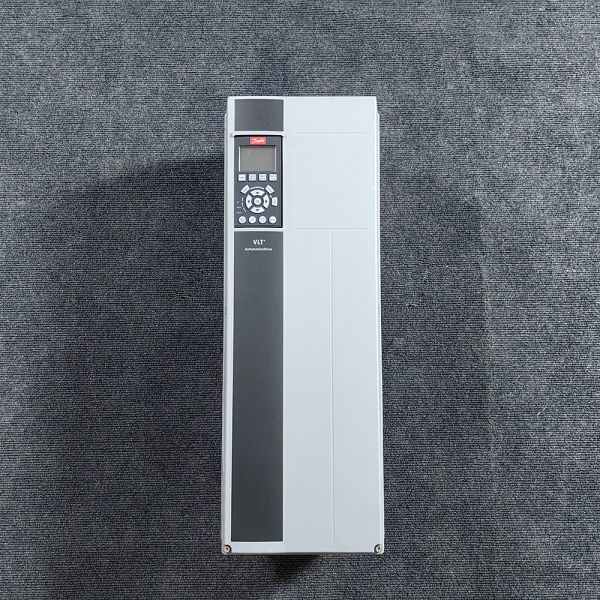 Original New Danfoss VLT Danfoss VFD Inverter FC-302P22KT5E55 Danfoss Vsd  22kW 50hz to 60hz Vsd for Pump Fan Conveyor Belt