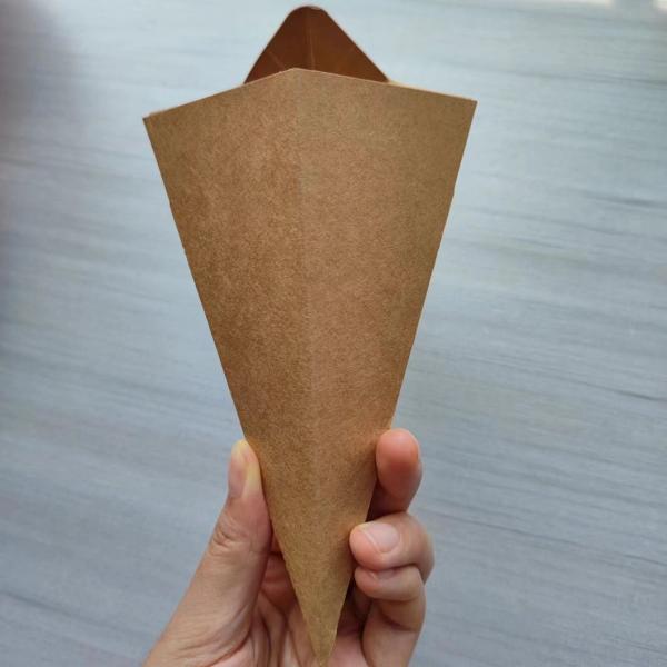 Paper Material Customized Chips Triangle Box with Shipping Cost and Oil Proof Bag