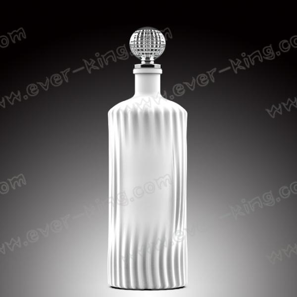 Логотип бутылки стекла духа ликера выбил подгонянное 750ml