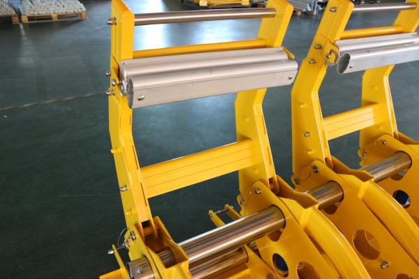 Protecting Road Worker Aluminum Mobile Vehicle Barrier With Rubber Wheels