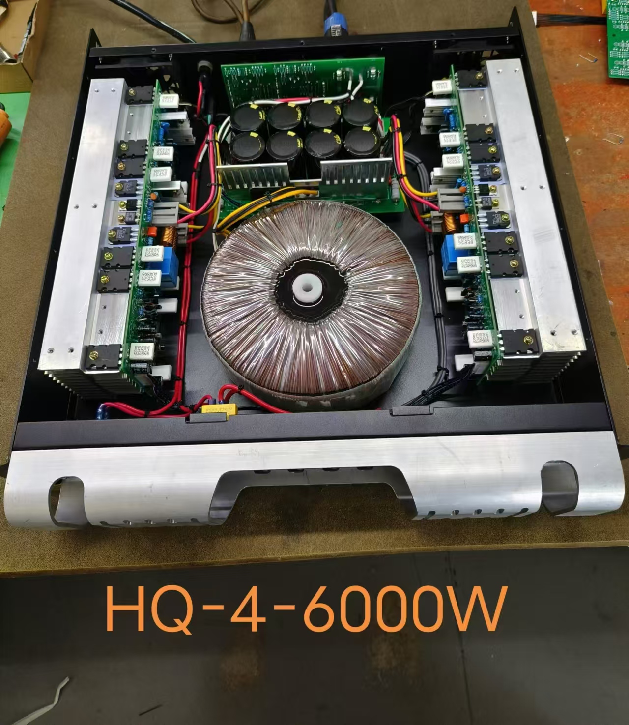 Усилитель мощности 4X250W 4-канальный для усиления аудио с универсальной подключительностью