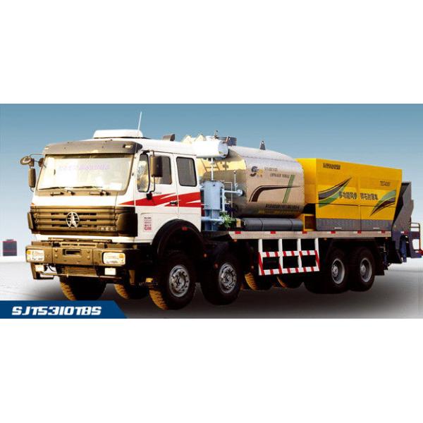 BEIBEN 8.5m3 Asphalt Tank Road Maintenance Equipment 12m3 Hopper Capacity / Synchronous Chip Sealer Truck