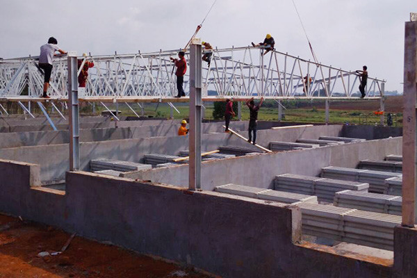 Galvanized Steel Structure Poultry House Building , Light Steel Structure Egg Chicken Farm