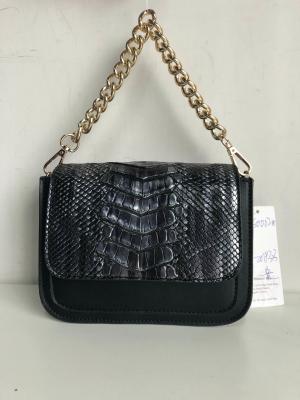 Wholesale latest design women ladies Chains Crossbody Bag Women  pu leather crossbody bag