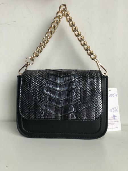 Wholesale latest design women ladies Chains Crossbody Bag Women  pu leather crossbody bag