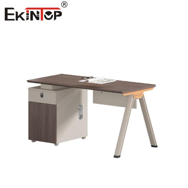 Estación de trabajo de oficina rentable para 4 personas con marco de metal personalizable