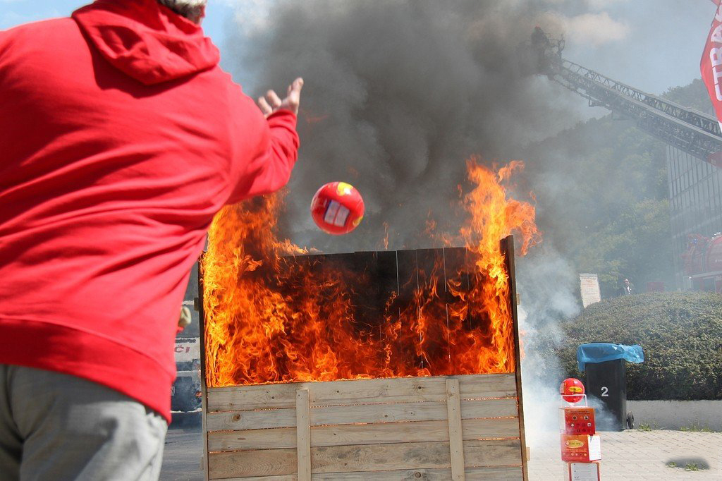 Self‑Activating 1.3kg ABC Fire Extinguisher Ball, Maintenance‑Free Fire Safety Device for Home Car Garage