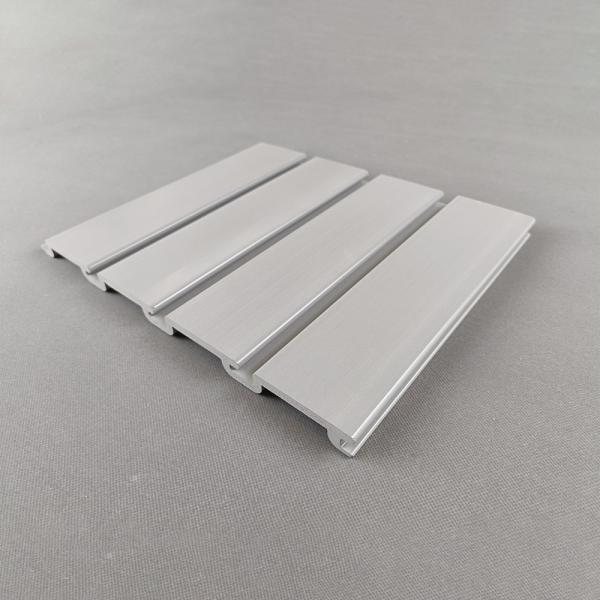O Pvc padrão Slatwall dos E.U. almofada 12inch a largura Grey White For Interior Fire avaliado