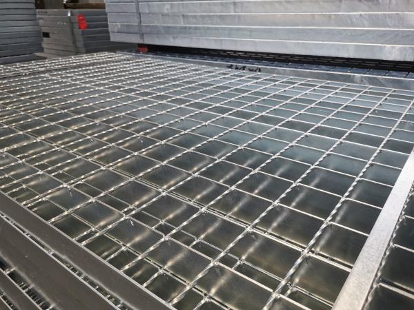 Anti Slip Perforated Stair Treads Steel Grating Hot Dip Galvanized 65X5mm
