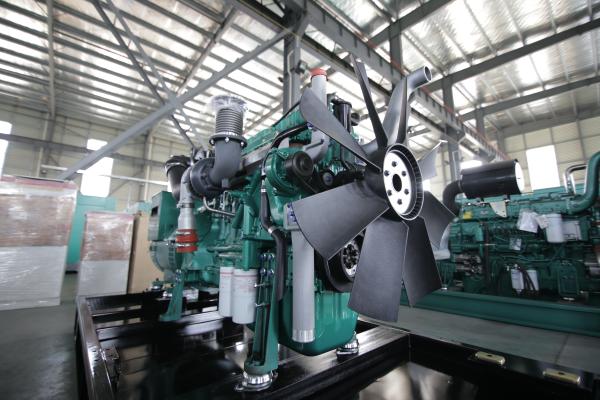 Gerador diesel silencioso 24kw de Dongfeng Cummins a 400kw
