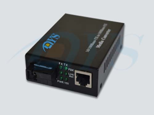 Convertisseur de médias de fibre de mode unitaire d'UTP 10/100M du chat 5, port de LAN 4