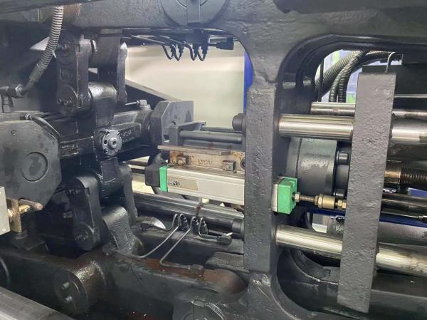 Second Hand 90 Ton Haitian Injection Moulding Machine Two Plate Locking For Plastic