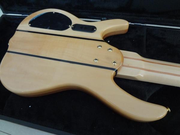 6 string bass guitar Smith custom bass Golden hardwares Wilkinson brodges original Active pickup 5 ply neck bolt on