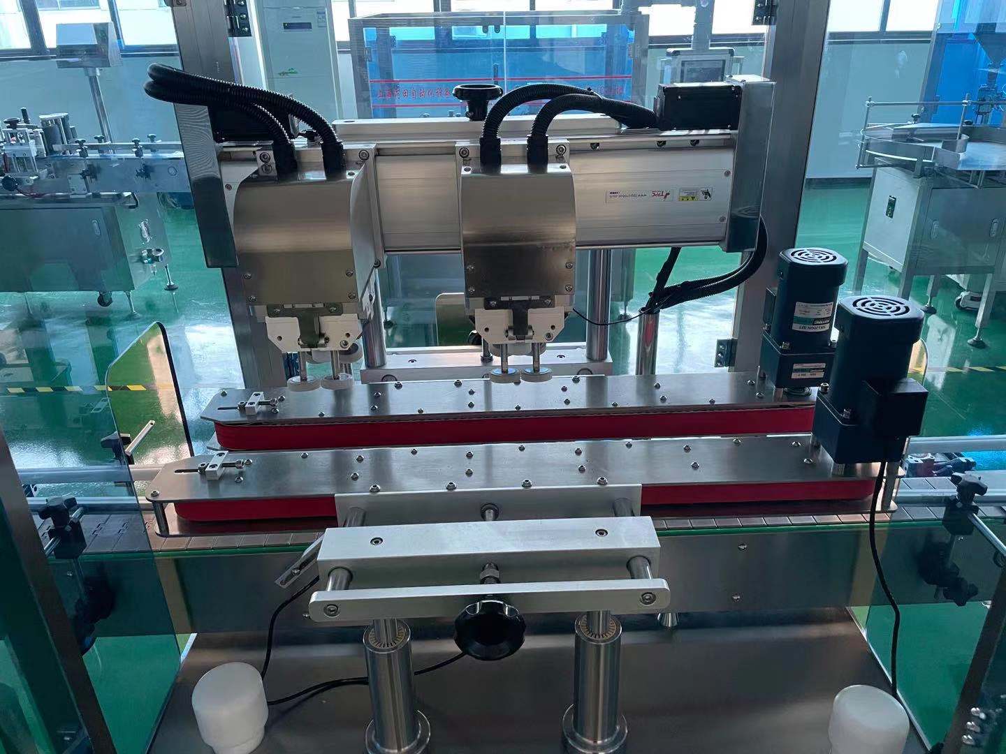 Машина 3000bph-6000bph Capper бутылки машины линейного опарника METICA покрывая автоматическая
