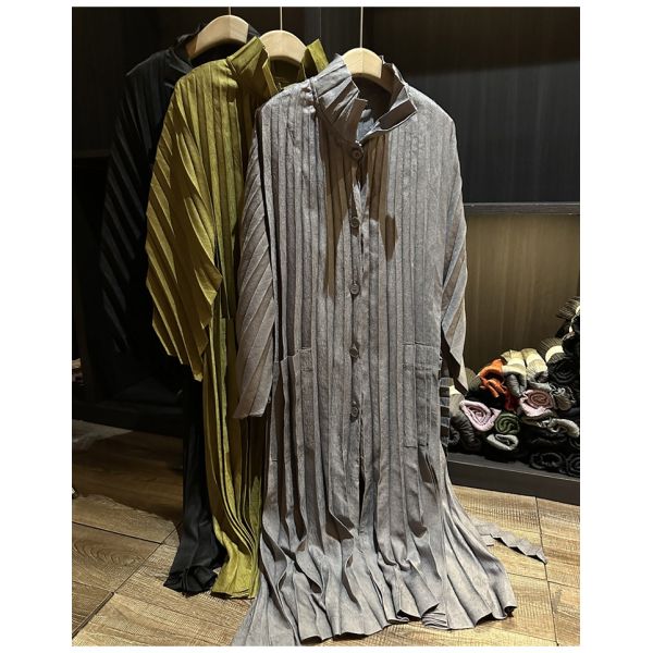 Elegant temperament, solid color, casual lapel coat, autumn new item, pleated loose oversized long sleeved coat