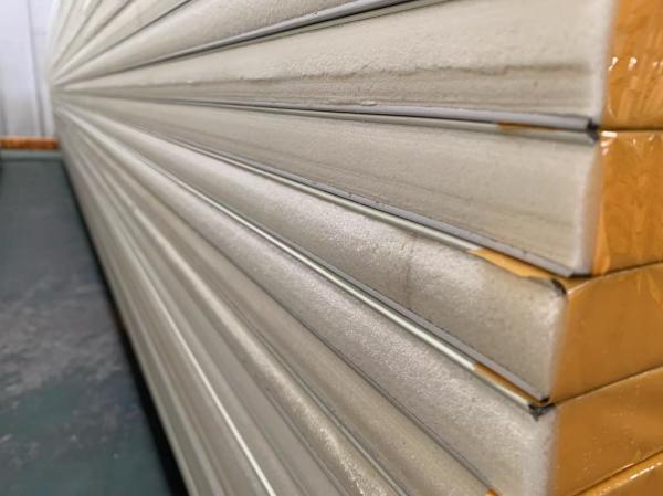 Insulated PUR Sandwich Panel For Machine High Density PUR Sandwich Panel Manufacturer