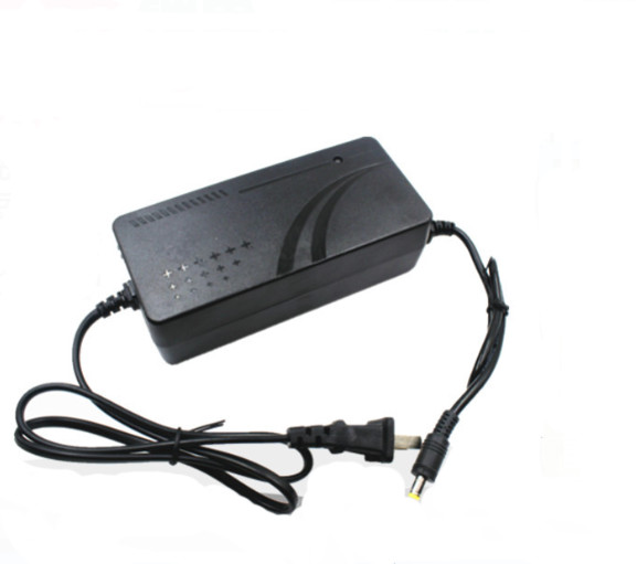 Польза мотоцикла заряжателя литий-ионного аккумулятора 230Vac CC/CV 14.6V 4A