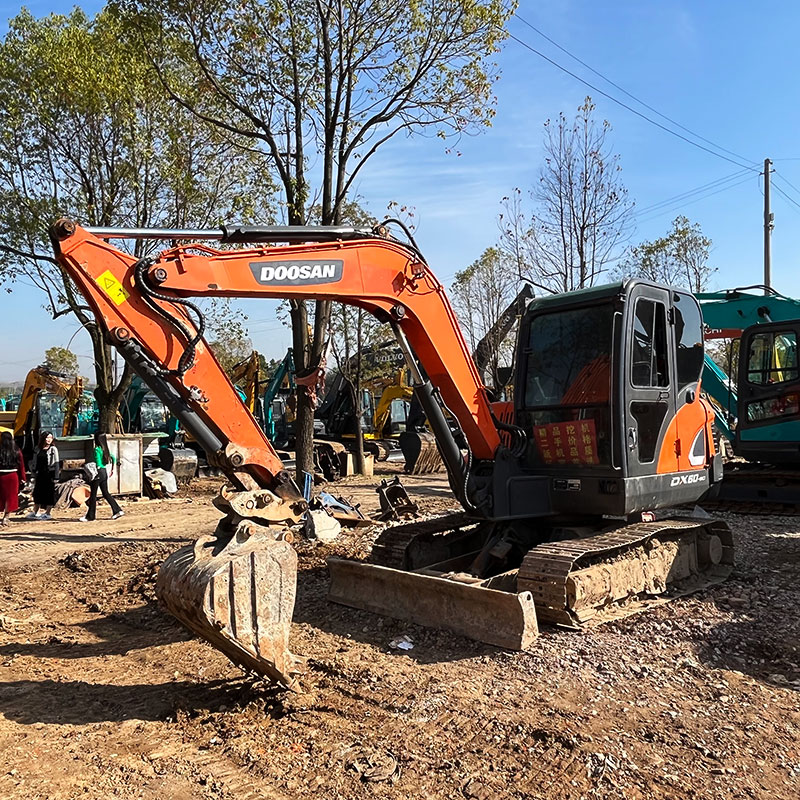 Использованный экскаватор для землеустройства Корея Mini Doosan Dx60 Использованный микроскапатель 6 тонн