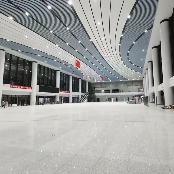Des carreaux de plafond métalliques modernes décoratifs, des plafonds suspendus en aluminium