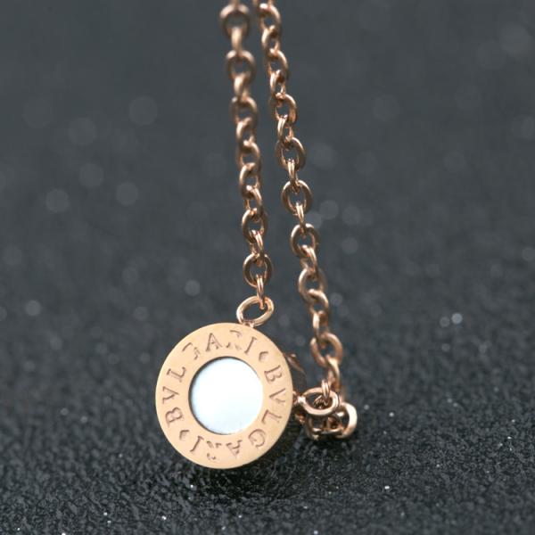 Fashion Pendant Jewelry Women Stainless Steel Necklace with Black Shell, Cluster Choker Necklace