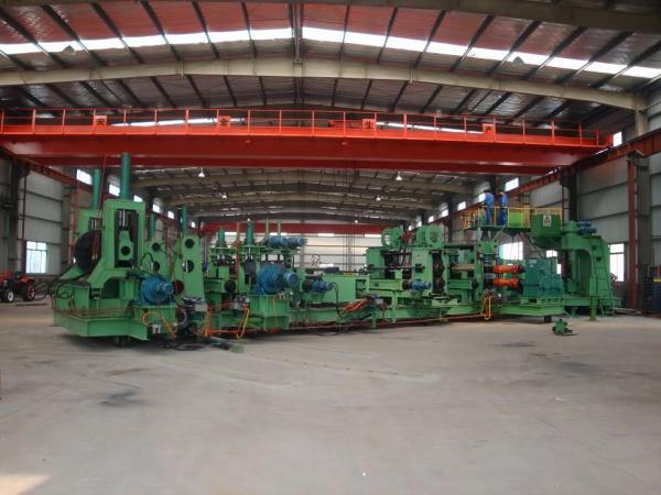 Máquina de fabricação de tubos em espiral